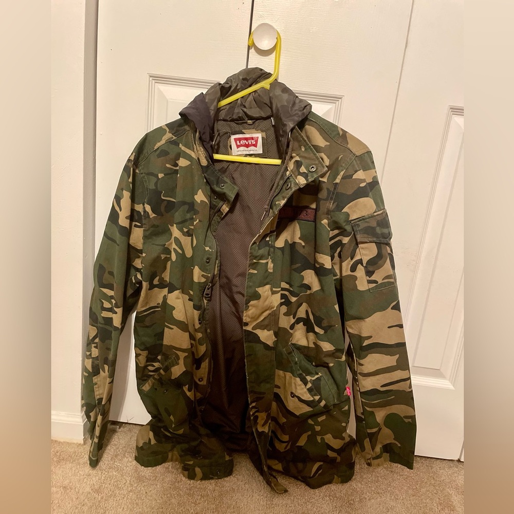 Levi’s camo jacket XL